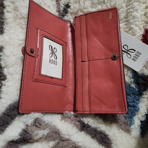 Hobo Alta Wallet - Picture 2 of 3